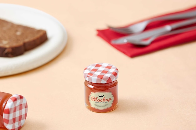 Deliziosa marmellata in vasetto di vetro con etichetta