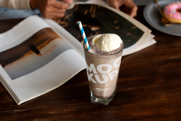 PSD delizioso mockup di tazza di frappè