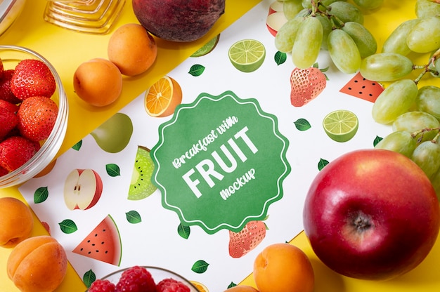 Delizioso mock-up energetico di frutta mattutina