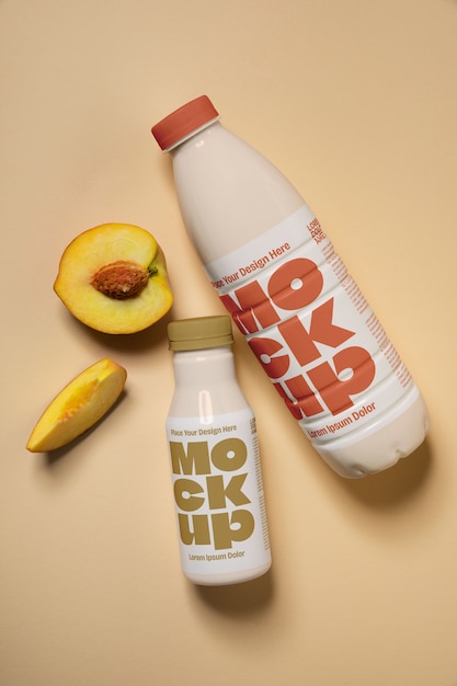 Deliziose pesche e mockup di yogurt