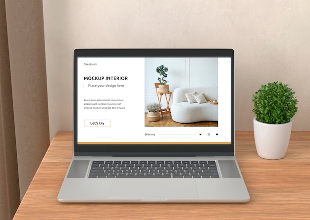 PSD ラップトップ デバイスのモックアップを備えたデスク
