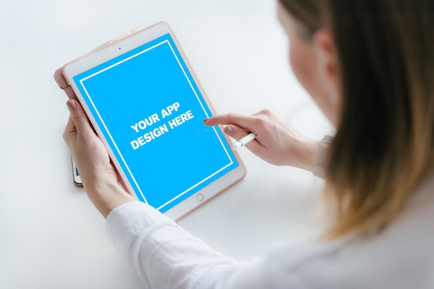 PSD mockup di tablet digitale