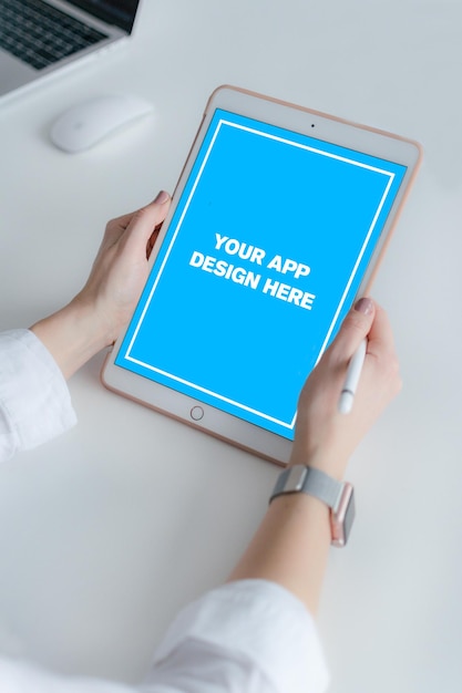 PSD mockup di tablet digitale