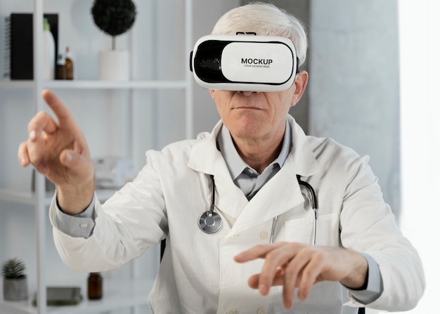 VRメガネのモックアップを着ている医師
