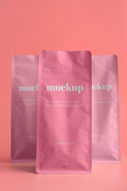 PSD mockup di doypack in un contesto reale