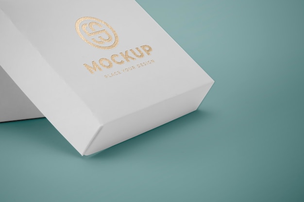 PSD dozen met gouden logo mockup