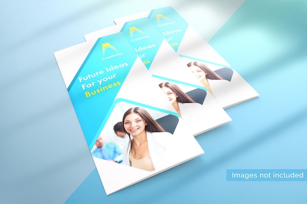 Drie gesloten driebladige brochures mockup