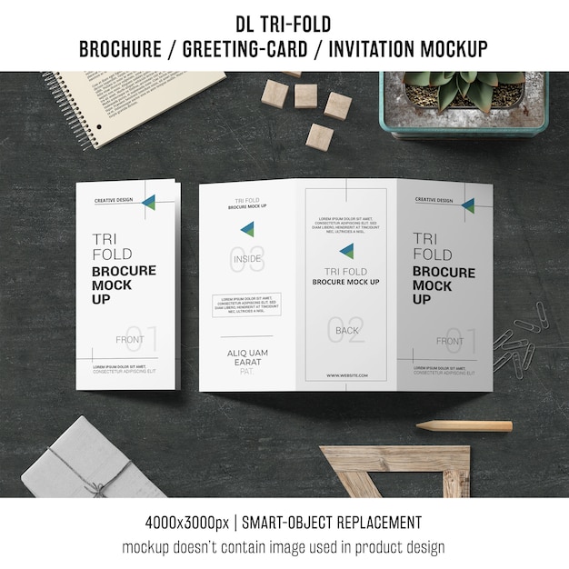 driebladige brochure of uitnodiging mockup stilleven concept