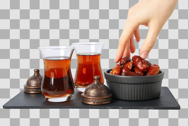 아부두 (Arbudu) 안경에 검은 차에 건조 된 날짜, 검은 매트 위에 청동 그, 색 배경에 고립 된 가까운 손으로 PNG