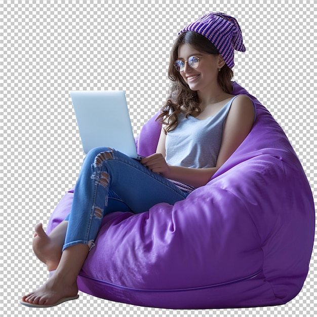 PSD dziewczyna w fioletowym kapeluszu siedzi na fioletowej poduszce z laptopem na kolanach.