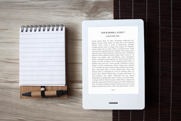 PSD e-book reader, mock-up, decorazione domestica con taccuino