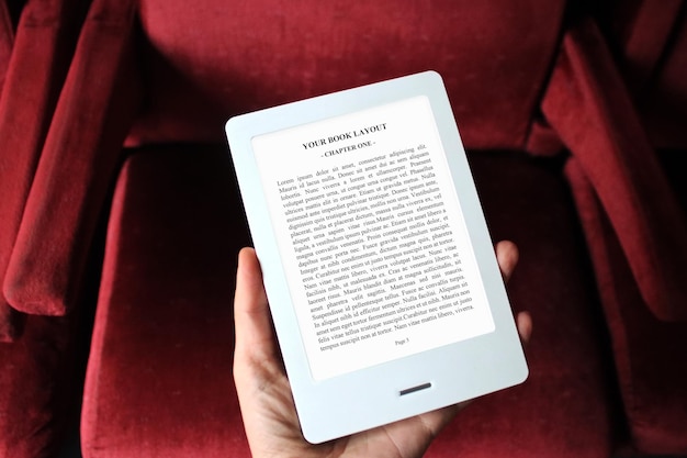 E-book reader mock-up, lettura in treno