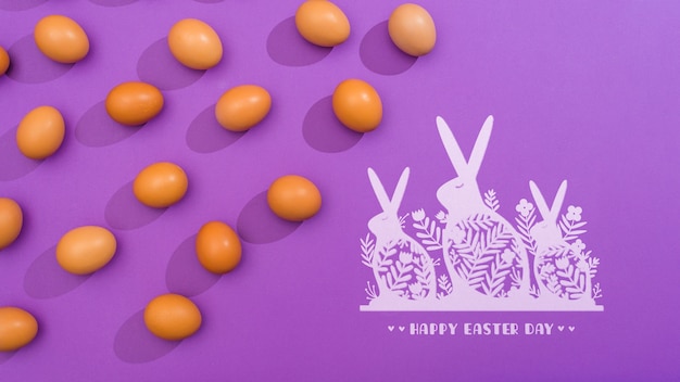 Mockup di giorno di pasqua con uova e coniglietti