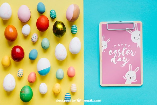 PSD easter mockup with clipboard and eggs