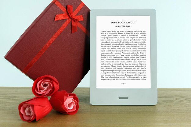 PSD 빨간색과 장미 선물 상자가 있는 ebook reader mockup