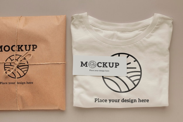 Mockup di packaging per t-shirt ecologica