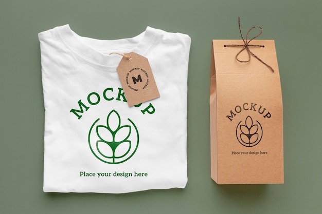 Mockup di packaging per t-shirt ecologica