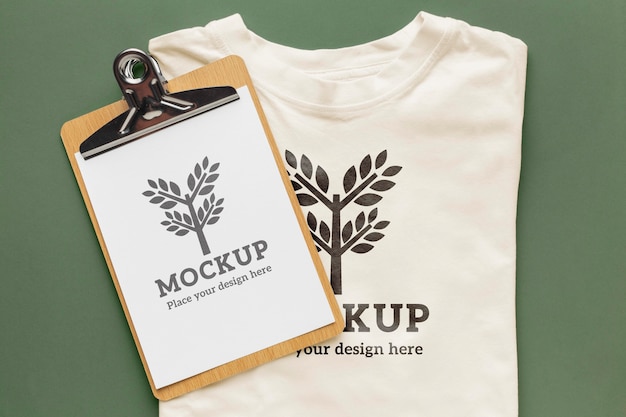 Mockup di imballaggio per t-shirt ecologica