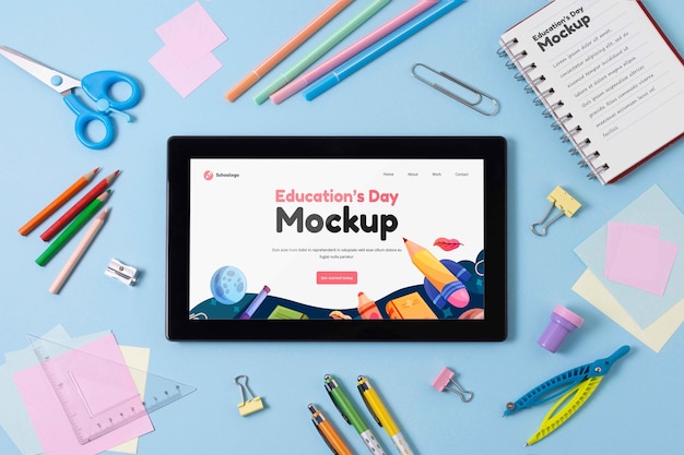 Disposizione del tablet mock-up per la giornata dell'istruzione