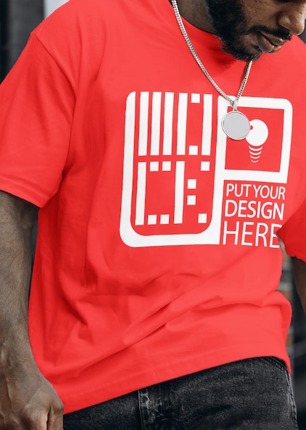 PSD een man met elke kleur tshirt mockup