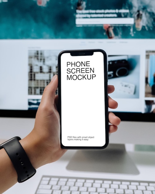 Een mobiele telefoon vasthouden met schermmodel