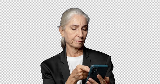 Een mooie vrouw van middelbare leeftijd met een smartphone.