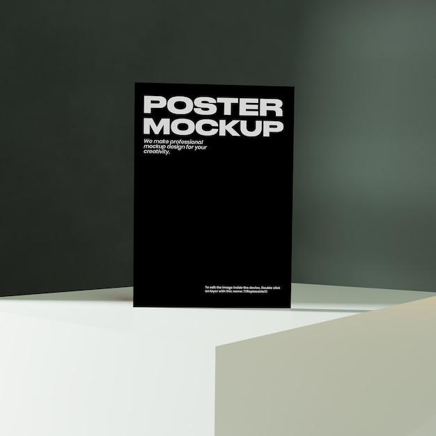 Een postermodel staat op een witte tafel.