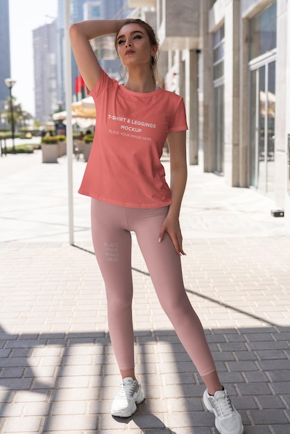 Een sportvrouw die t-shirtmodel draagt