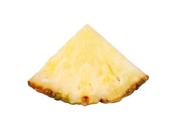 Een stuk verse ananas gesneden in halve ringen geïsoleerd