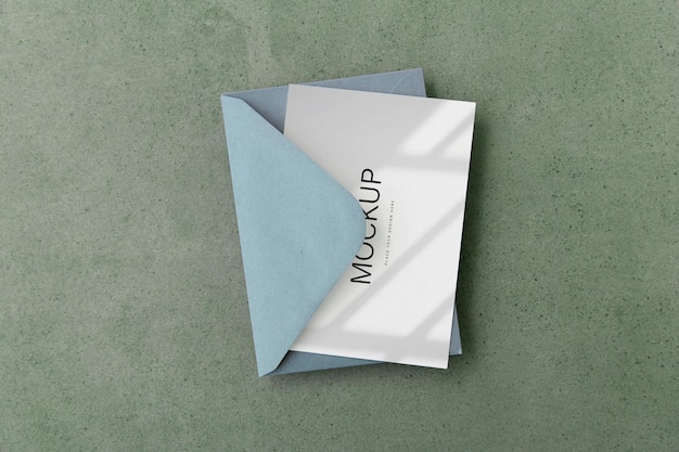 een wit stuk papier met het woord muis erop