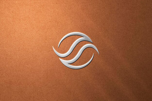 Eenvoudig zilveren logomodel op gekleurde textuurachtergrond