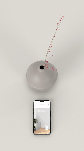 PSD モックアップスマートフォンと花瓶でエレガントなアレンジメント
