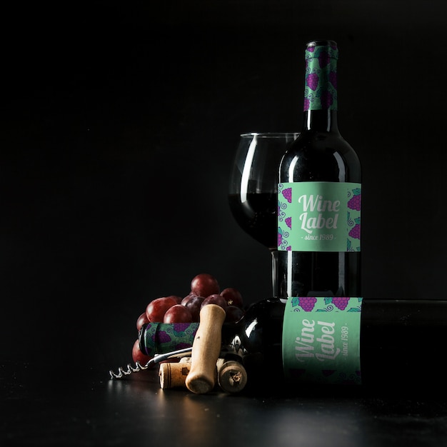 Elegante mockup di vino con bottiglia