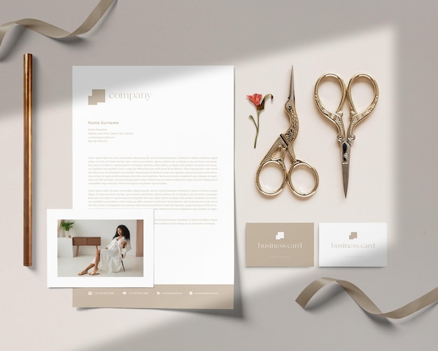 Elegante mockup voor briefpapier met naaiconcept