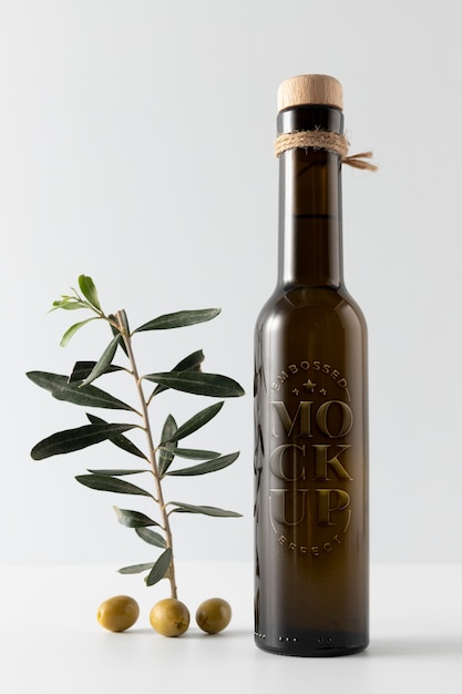 PSD mock-up di bottiglia di olio d'oliva in rilievo