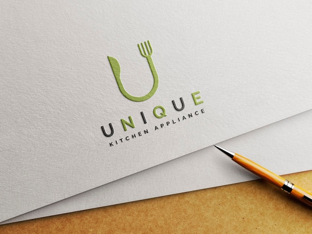 PSD mockup con logo in carta goffrata con penna