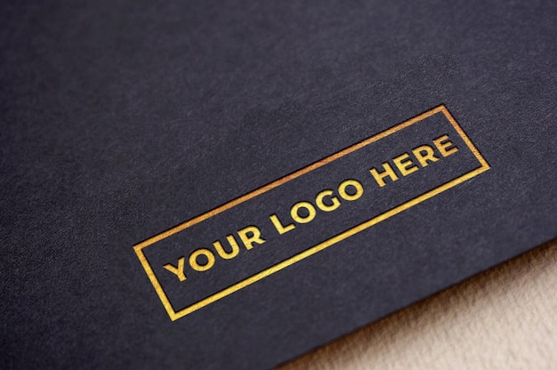 Mockup logo inciso su carta artigianale nera