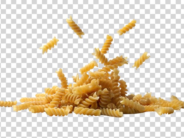 Fallende fusilli pasta geïsoleerd op een doorzichtige achtergrond