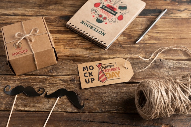 Preparazione per la festa del papà con mockup di etichette