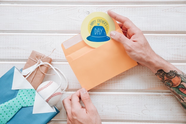 PSD fathers day mockup with round label in envelope and arms