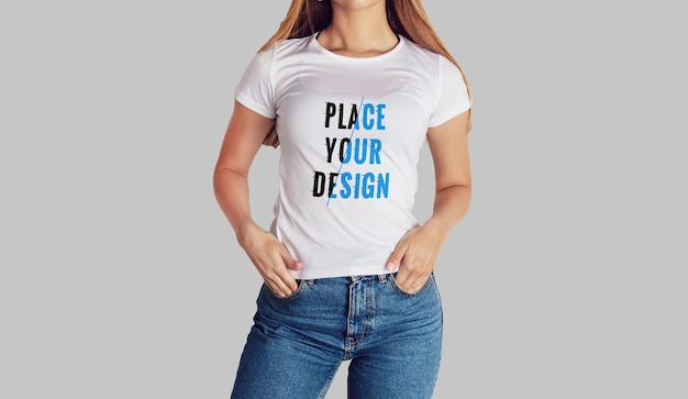 PSD 女性のモダンなtシャツのモックアップ