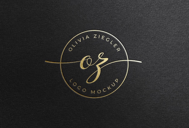 Mockup con logo in lamina d'oro femminile su carta nera