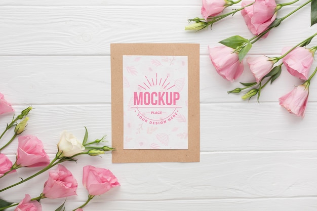 PSD flat lay of card mock-up with pink roses