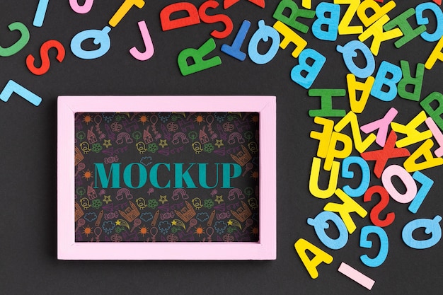 Disposizione piatta del design del telaio mock-up con lettere