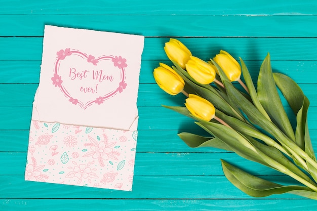 PSD flat lay mothers day composition with card mockup