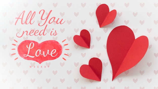 PSD Плоская форма сообщения о любви с бумажными сердечками
