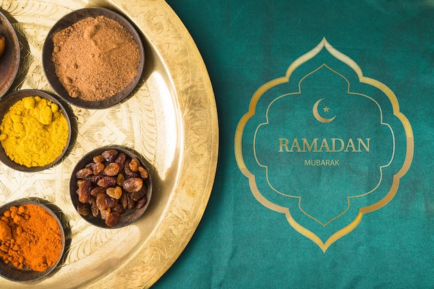 PSD mockup di ramadan piatto laici per logo