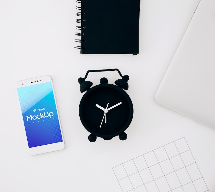 PSD плоский макет смартфона на рабочем месте
