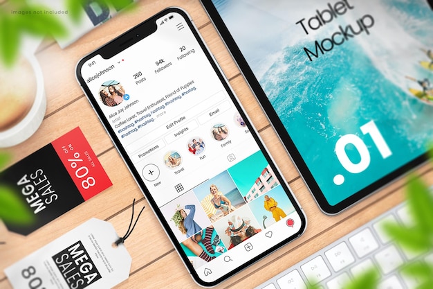 FlatlayInstagramの電話のモックアップと明るい木の表面のタブレットのモックアップ
