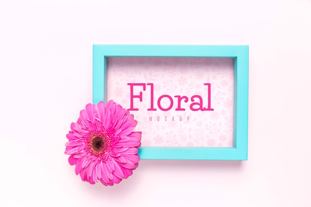 PSD mock-up floreale con cornice blu